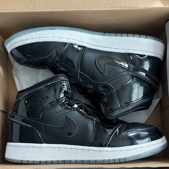 Jordan 1 mid black/dark concord-white - Picture 1 of 7